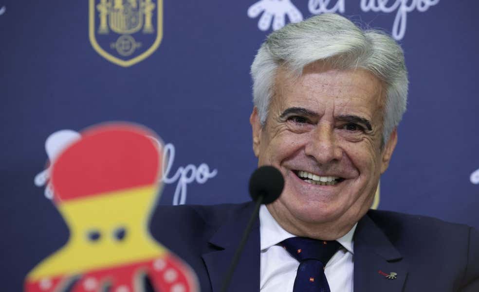 ¿Quién es realmente Pedro Rocha? La historia de un exjugador de fútbol sala que ascendió a la sombra de Villar y Rubiales