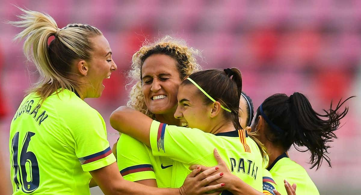 Toni Duggan, Kheira Hamraoui y Patri Guijarro celebran un gol ante el Biik Kazygurt. /Getty