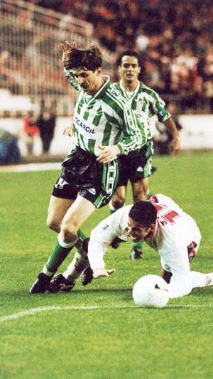 Jarni, en un Sevilla-Betis.