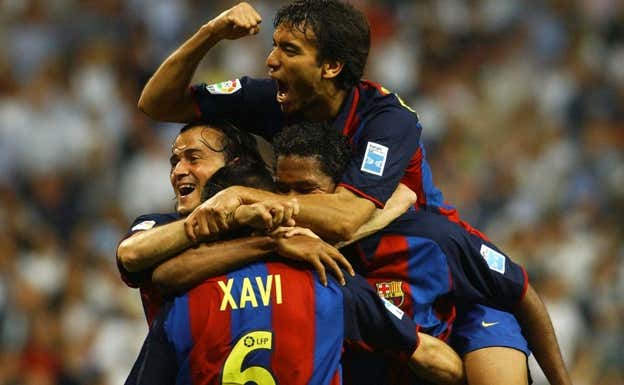 Kluivert marcó uno de los goles de la victoria del Barça en el Bernabéu 1-2 en 2004.  AGENCIAS