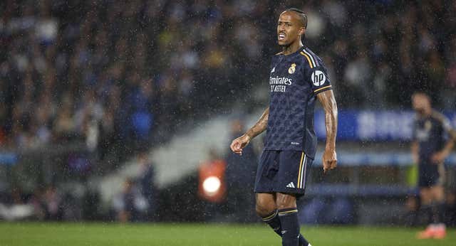 Militao supera la ‘prueba de estrés’, se apunta a Múnich y disipa las dudas