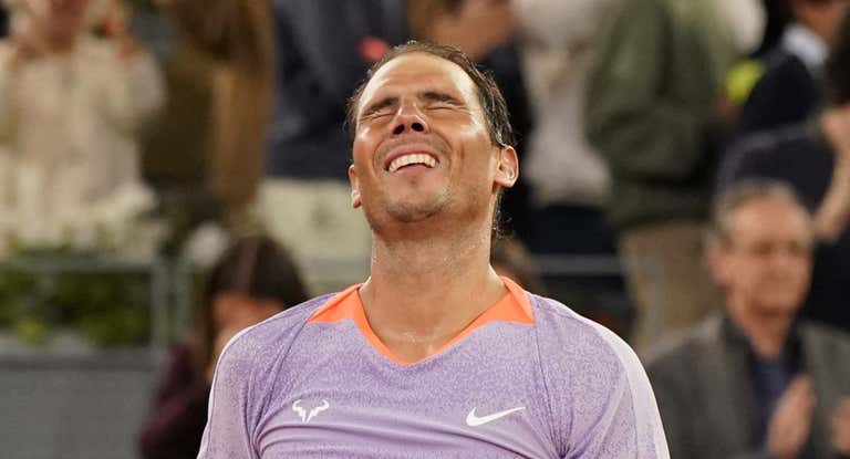 Rafael Nadal celebra el triunfo sobre Álex de Miñaur en el Mutua Madrid Open.
