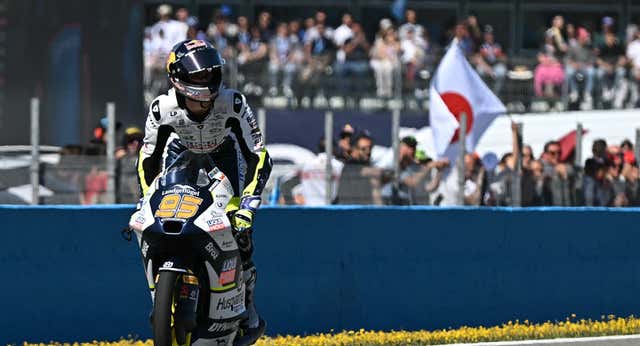 Alonso y Holgado sobreviven y Veijer se lleva la victoria en la primera carrera del domingo