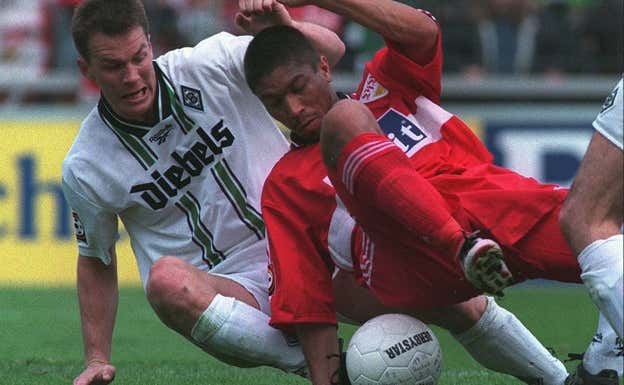 Elber, en un partido con el Stuttgart. AP
