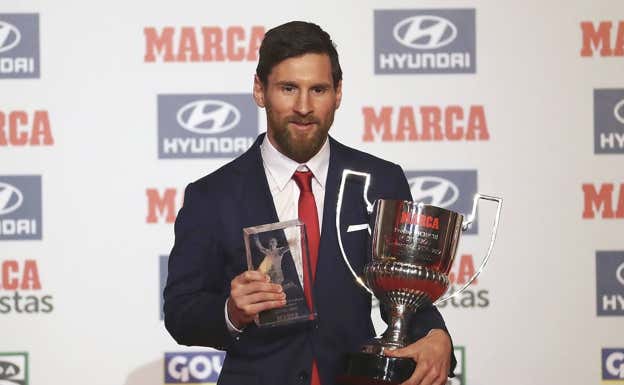 Messi, con el Pichichi de 2017.  EFE