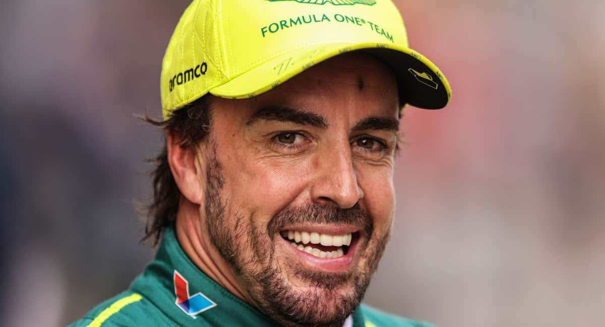 Fernando Alonso, sonriente, en el Gran Premio de China./AFP