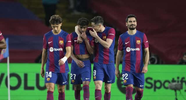 La ola que absorbe al Barça y el mundo al revés