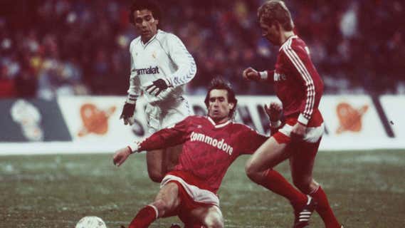 Hugo Sánchez, en un partido ante el Bayern en 1988. /GETTY