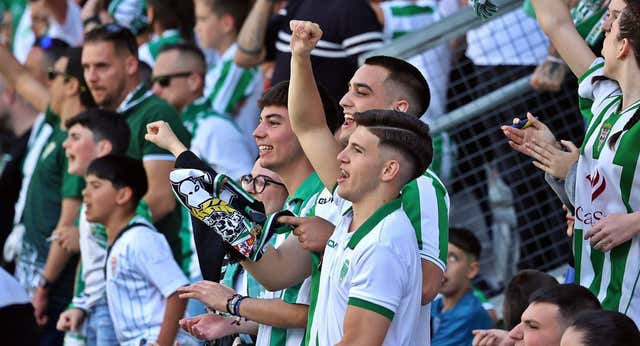 El Córdoba dice basta por los precios del Granada y su afición da ejemplo: “Ayudemos a nuestros vecinos”