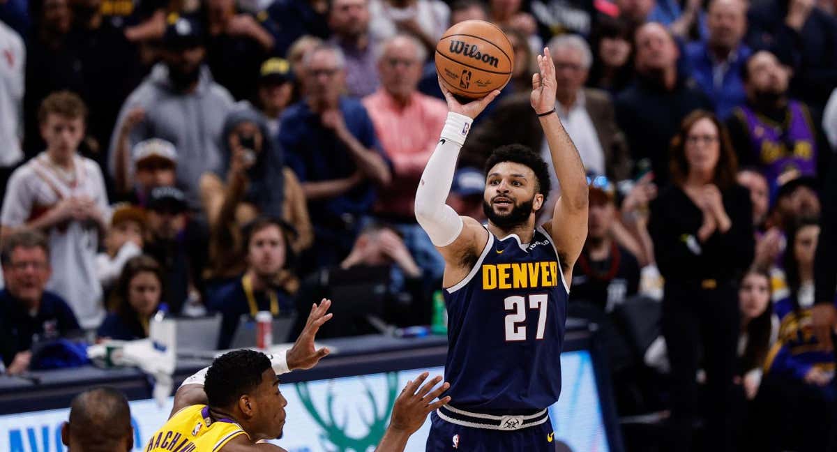 Jamal Murray anota el tiro final ante los Lakers para dar la victoria a los Nuggets y cerrar la serie de playoffs.