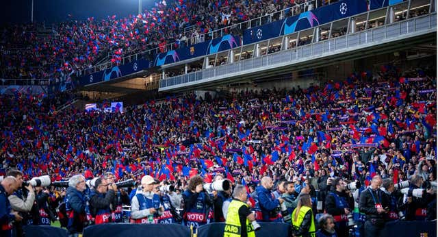 Los abonados de Montjuïc, pendientes de las preferencias del Barça para la vuelta al Camp Nou