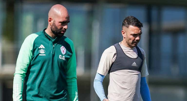 Iago Aspas y Claudio Giráldez, en un entrenamiento con el Celta.