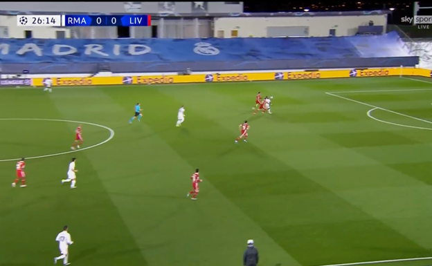 La pelota va directamente al pecho de Vinicius, que termina anotando el 1-0.  WYSCOUT