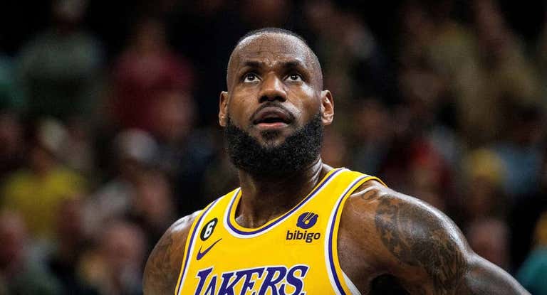 LeBron James, en uno de los últimos partidos jugados con los Lakers.