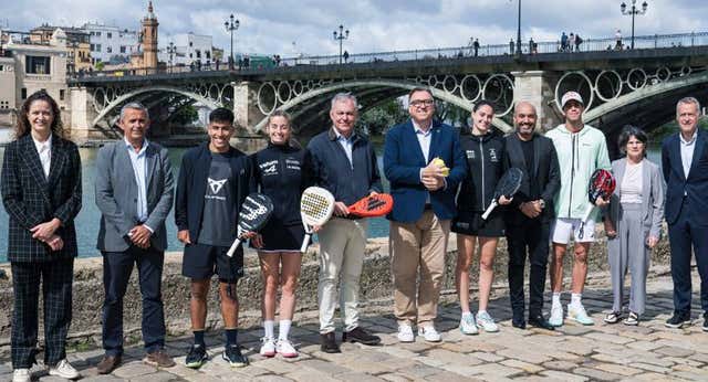 Sevilla ya disfruta del Premier Pádel y del buen rollo entre Chingotto y Lebrón