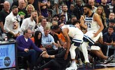 Los Timberwolves viajan a Denver con la duda de su entrenador: operado de la rodilla tras un golpe ¡con su propio jugador!