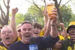 La loca aventura de Jamie Carragher en el Dormtund - PSG: un aficionado más, ocho cervezas y una entrevista no pactada