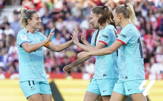 Alexia Putellas celebrando un gol con Graham, Rolfö y Salma.  LALIGA