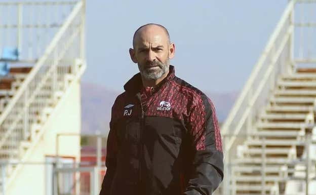 Jémez, en su etapa como entrenador en Irán. Tractor Club