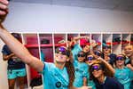 Unas gafas de esquí al más puro estilo yankee y el DNI de Vicky López cuentan la fiesta liguera del Barça en Granada
