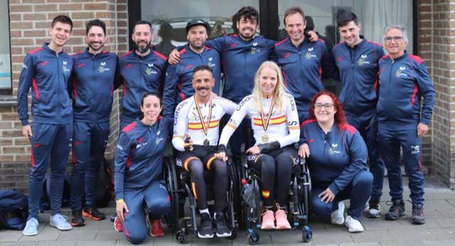 Manuela Vos y Sergio Garrote triunfan con sus handbikes en la Copa del Mundo de Ostende