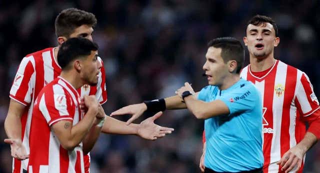 El reencuentro más pacífico de Hernández Maeso y el Almería tras el show del Bernabéu
