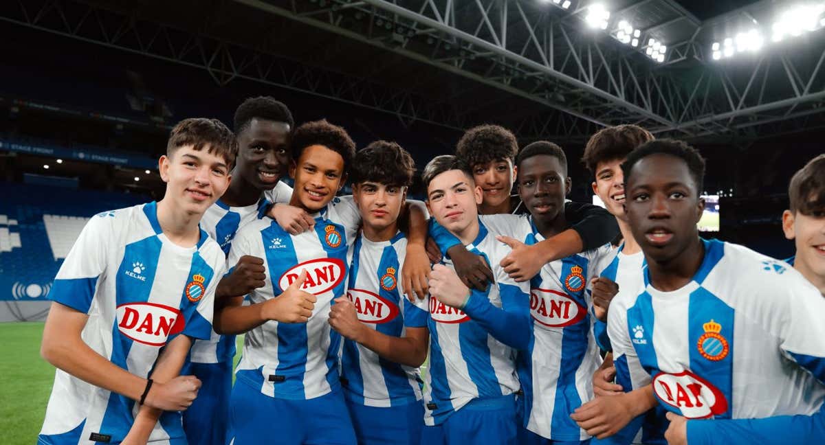 Presentación del fútbol base perico en Cornellà. /RCDE