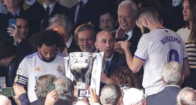 La nueva ley para entregar el título de Liga al Madrid tiene gafe y unió a Tebas y Rubiales contra Villar