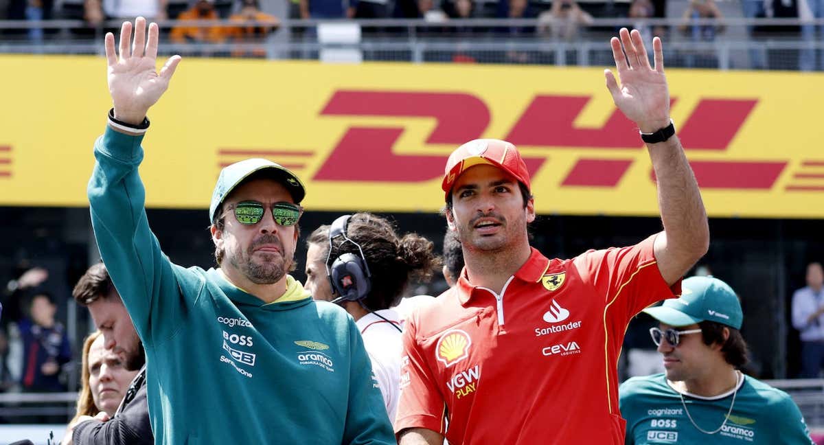 Fernando Alonso y Carlos Sainz, antes del GP de Miami. /Reuters