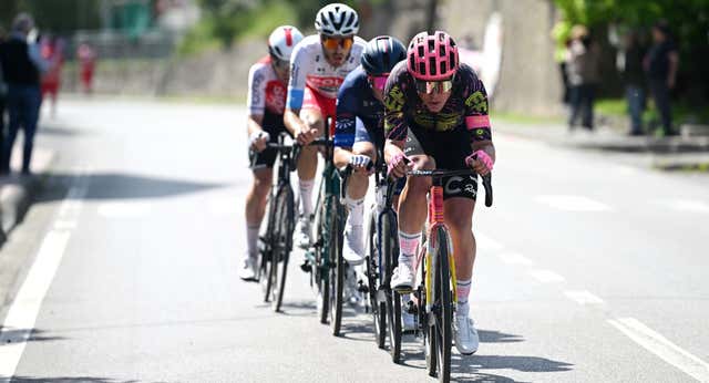 Michael Valgren roza la gloria en el Giro dos años después de destrozarse la rodilla