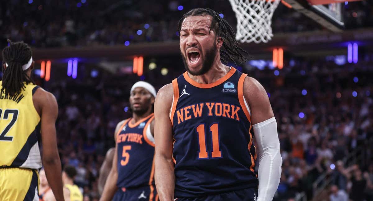 Jalen Brunson celebra una canasta contra los Pacers.