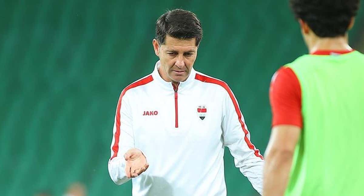 Jesús Casas durante un entrenamiento de la selección iraquí. /@jesus_casas4