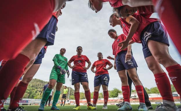Uno de los equipos femeninos del Olot.  UE OLOT