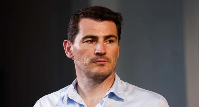 Íker Casillas no tiene claro qué va a ser, pero sí lo que no: ‘Aguantar a 23 tíos es muy difícil’