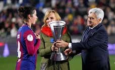Los motivos por los que Rocha no entregará el trofeo de campeón al Barça y sí al Real Madrid