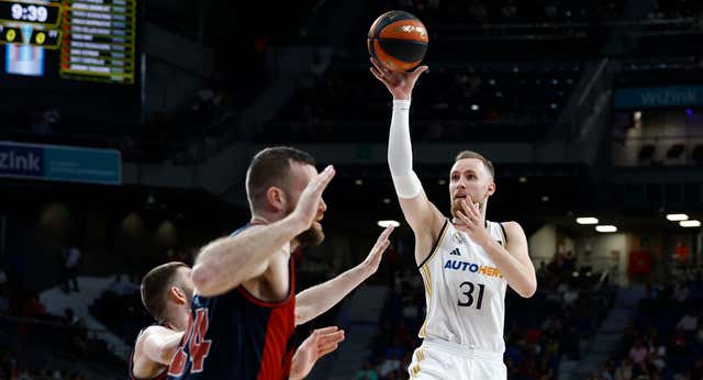 El Real Madrid se da un festín ofensivo sin premio y deja al Baskonia sin playoffs
