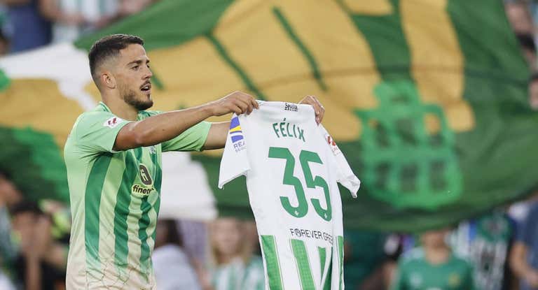 El Betis aprovecha los regalos del Almería para homenajear a Félix y acariciar Europa