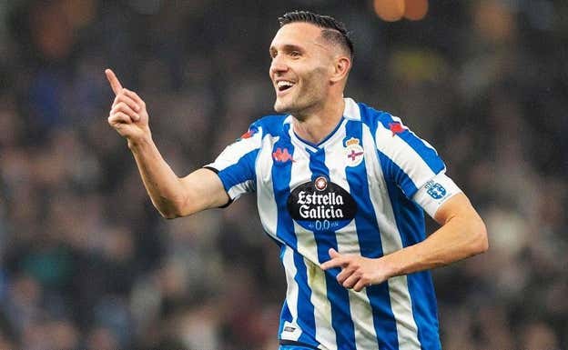 Lucas Pérez celebra un gol con el Deportivo.  RFEF