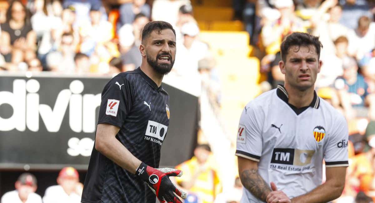 Mamardashvili y Hugo Duro en Mestalla. /LaLiga.