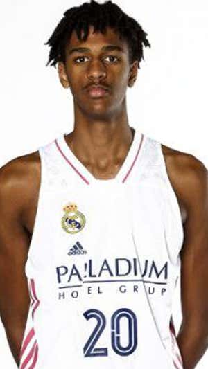 Alex Sarr, durante su etapa en la cantera blanca. Real Madrid
