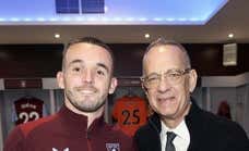 ¿Qué hace Tom Hanks animando al Aston Villa de Emery? Todo empezó con un “pediré una piña colada”