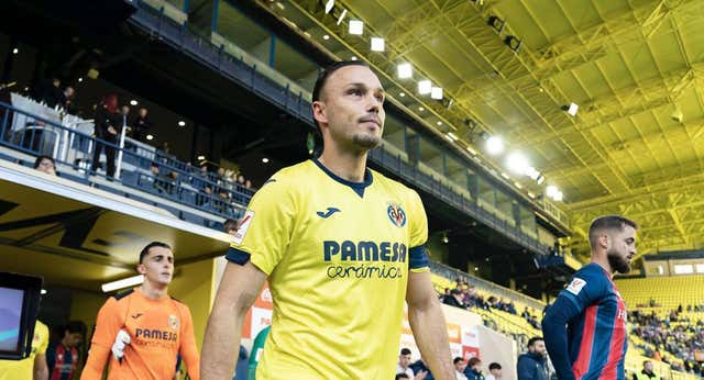 La broma en Twitter de Ontiveros y el Villarreal B hace estallar a Íñiguez: “Tranquilos que no jugaré siempre en el filial”