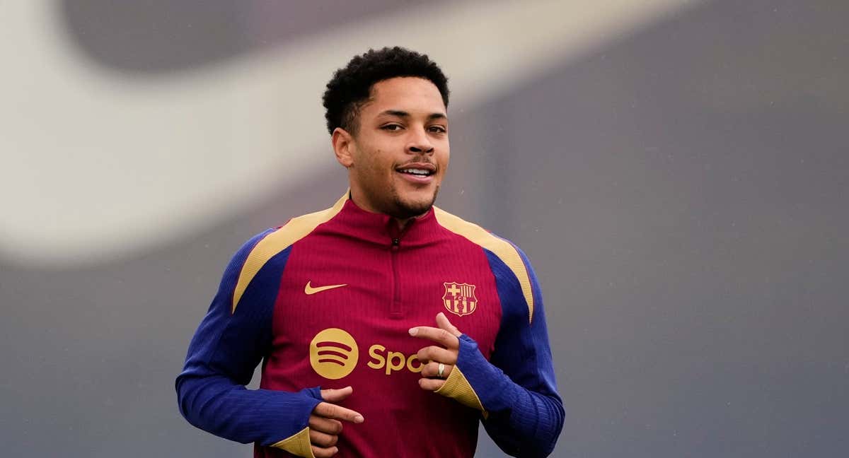 Vitor Roque, durante un entrenamiento con el Barça.