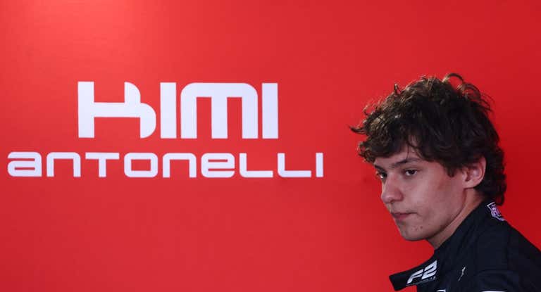 Andrea Kimi Antonelli, en su box.