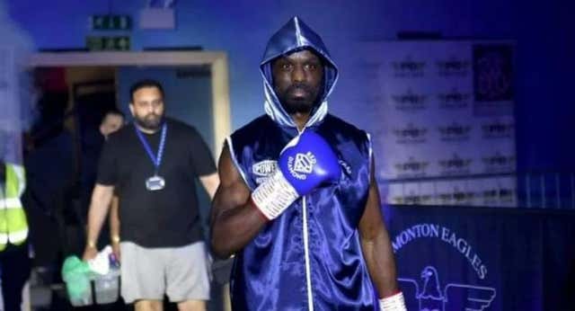 El púgil Sherif Lawal muere en el ring durante su primer combate como profesional