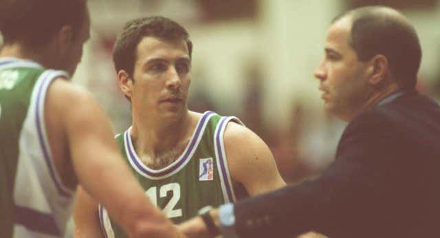 Nacho Rodríguez recuerda el triple de Ansley y los milímetros que faltaron a Unicaja para tumbar al Barça hace 29 años: «Estuvo bien tirado»