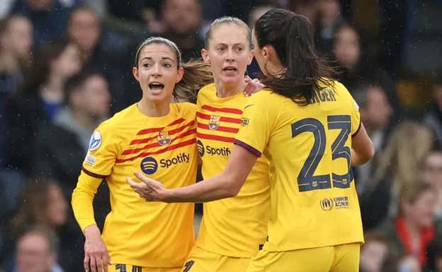 Aitana, Keira y Engen celebrando un gol.  EFE