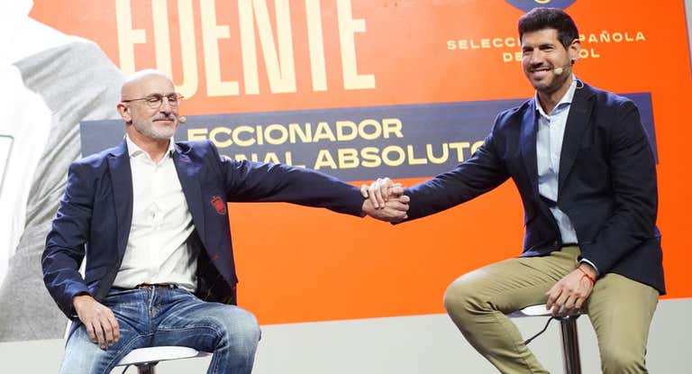 Luis de la Fuente y Albert Luque, el día de la presentación del seleccionador.