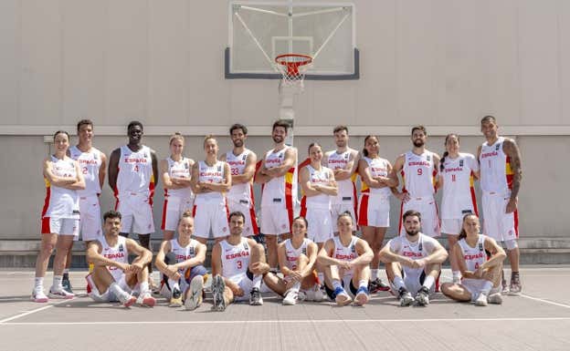 Todos los jugadores que participaron en la última concentración.  FEB