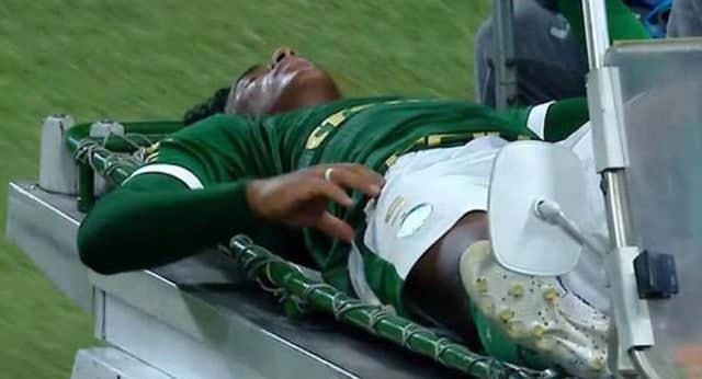 Endrick se retira en camilla y ya se despide de Palmeiras
